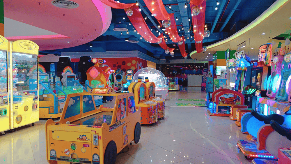 Mipec Long Bien has a children's play area with many interesting games (Source: Amazing Town)